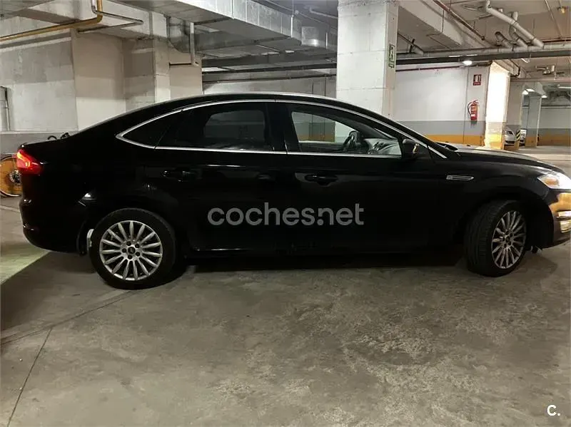Usado Ford Mondeo Titanium 140 CV (102 kW) 2012 Negro Berlina