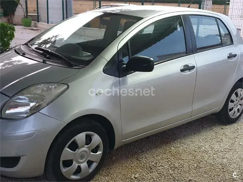 Brugt Toyota Yaris Live 69 HK (50 kW) 2011 Hvid Hatchback