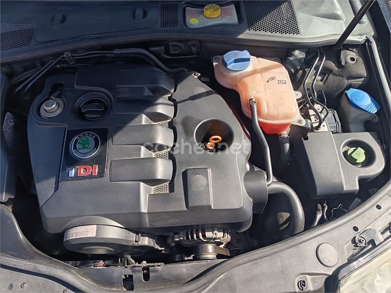 Usado Skoda Superb Elegance 130 CV (95 kW) 2003 Negro Berlina