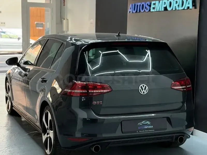 Usado VW Golf VII GTI 230 CV (169 kW) 2016 Gris / plata Berlina