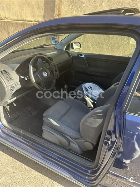 Usado VW Polo Trendline 75 CV (55 kW) 2002 Azul Berlina