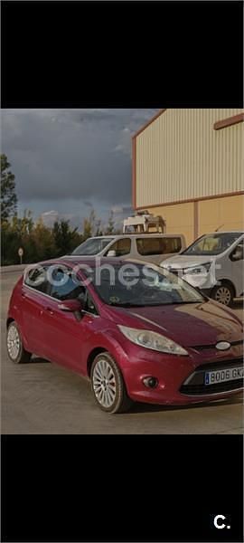 Usado Ford Fiesta Titanium 90 CV (66 kW) 2009 Rojo Berlina