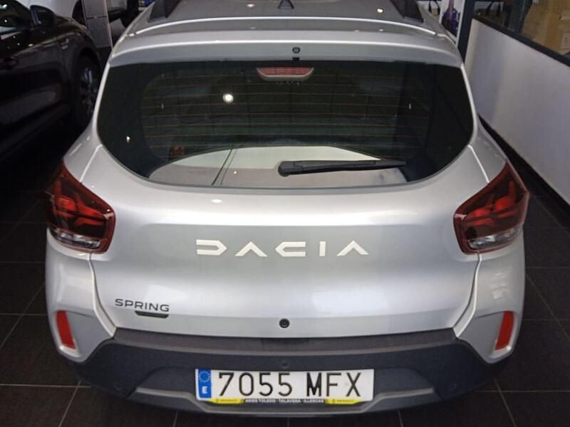 Usado Dacia Spring Expression 33 kW (45 CV) 2023 Gris Utilitario
