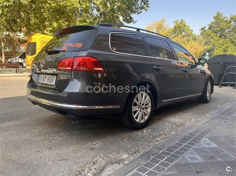 Usado VW Passat Exclusive 140 CV (102 kW) 2012 Gris / plata Familiar