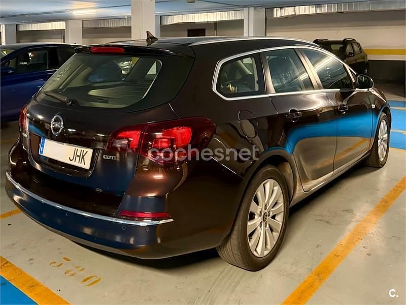 Usado Opel Astra Excellence 110 CV (80 kW) 2015 Marrón Familiar