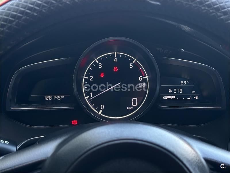 Begagnad Mazda 3 Luxury 105 HK (77 kW) 2018 Grå Sedan