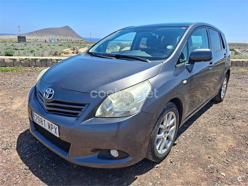 Usado Toyota Verso Advance 126 CV (92 kW) 2011 Gris / plata Monovolumen
