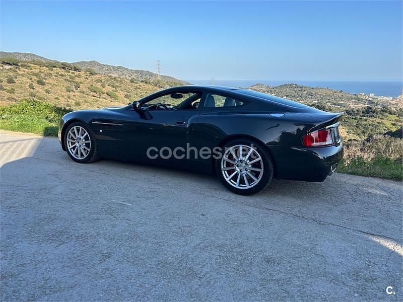 Usado Aston Martin Vanquish 520 CV (382 kW) 2005 Gris / plata Coupe