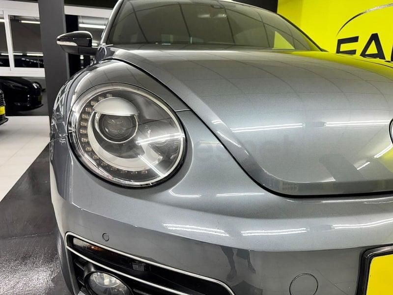 Usado VW Beetle R-line 150 CV (110 kW) 2016 Gris / plata Utilitario