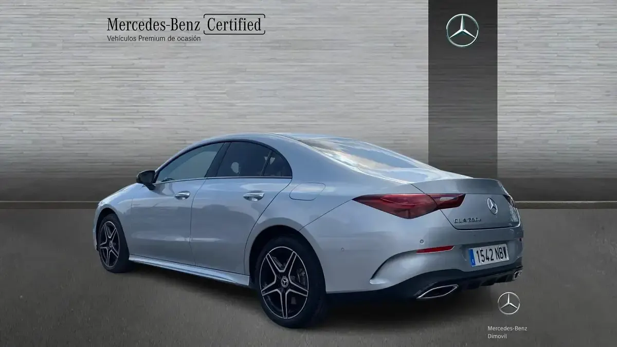 Usado Mercedes CLA250e 218 CV (160 kW) 2025 Gris / plata Coupe