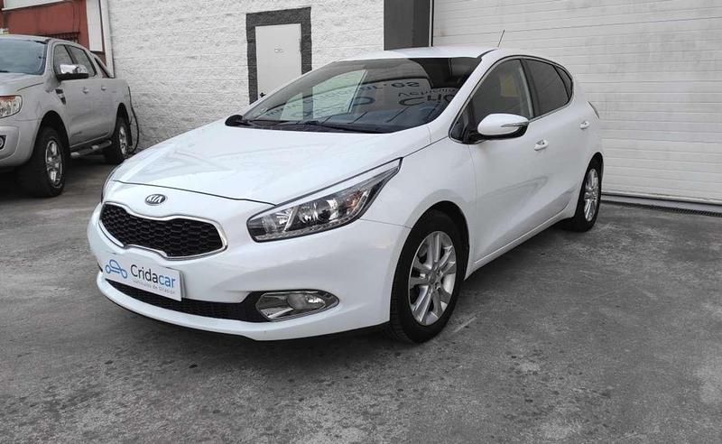 Blanco Usado 2015 Kia Ceed Utilitario | 9500 € (Caro) - Imagen 1/4