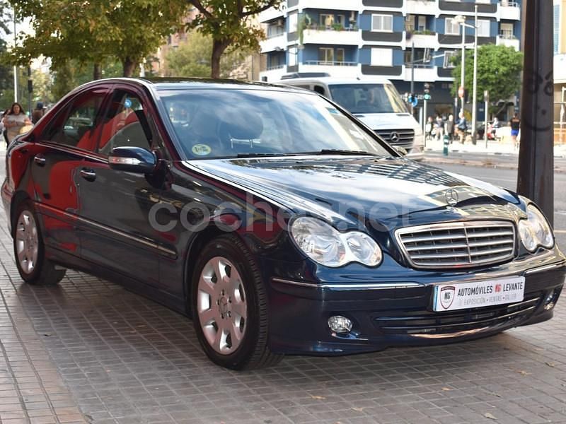 Usado Mercedes C240 Elegance 170 CV (125 kW) 2005 Azul Berlina