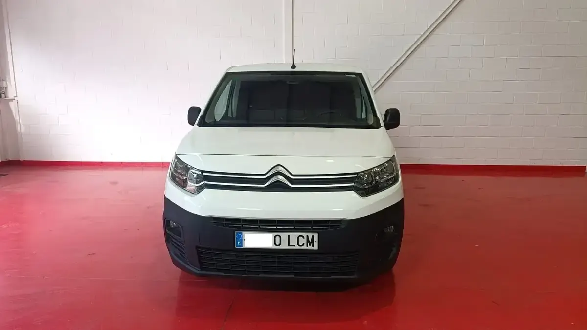 Usado Citroën Berlingo 100 CV (73 kW) 2021 Blanco Monovolumen