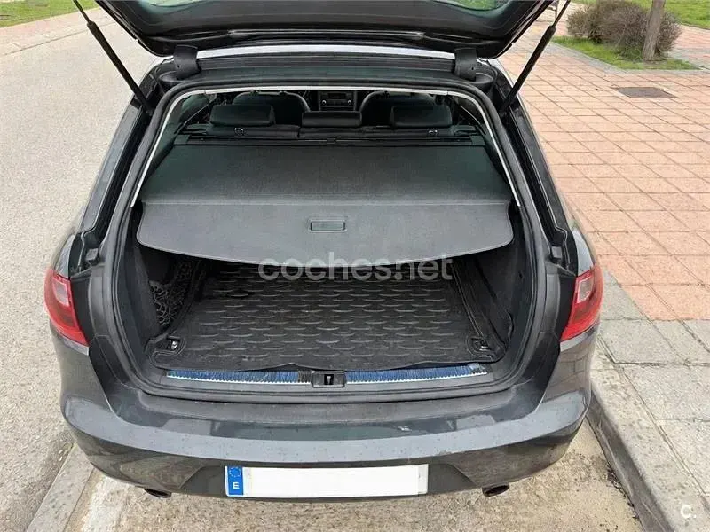 Usado Seat Exeo Sport 210 CV (154 kW) 2010 Negro Familiar
