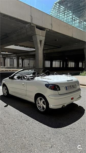 Blanco Usado 2001 Peugeot 206 Descapotable | 3695 € (Un poco caro) - Imagen 1/1