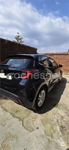 Usado Toyota Yaris 125 CV (91 kW) 2023 Negro Utilitario