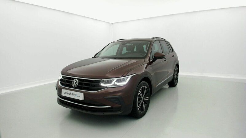 Ginger brown metalizado Usado 2023 VW Tiguan Life SUV | 26.450 € - Imagen 1/4