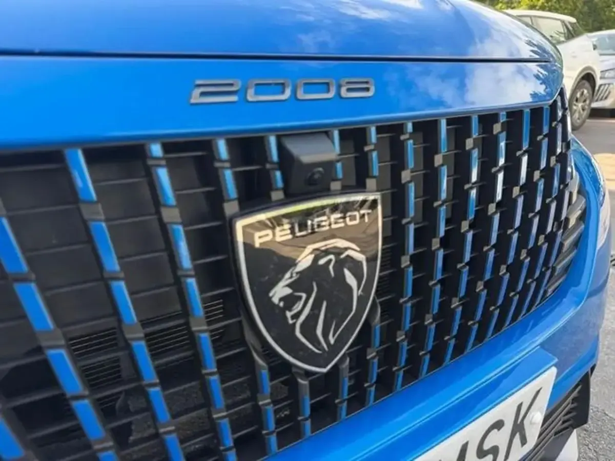 Usado Peugeot 2008 130 CV (95 kW) 2024 Azul SUV