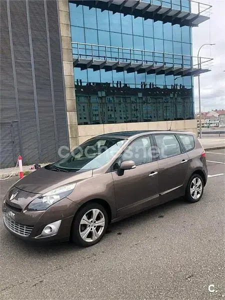 Usado Renault Scénic III Dynamique 130 CV (95 kW) 2011 Beige Monovolumen