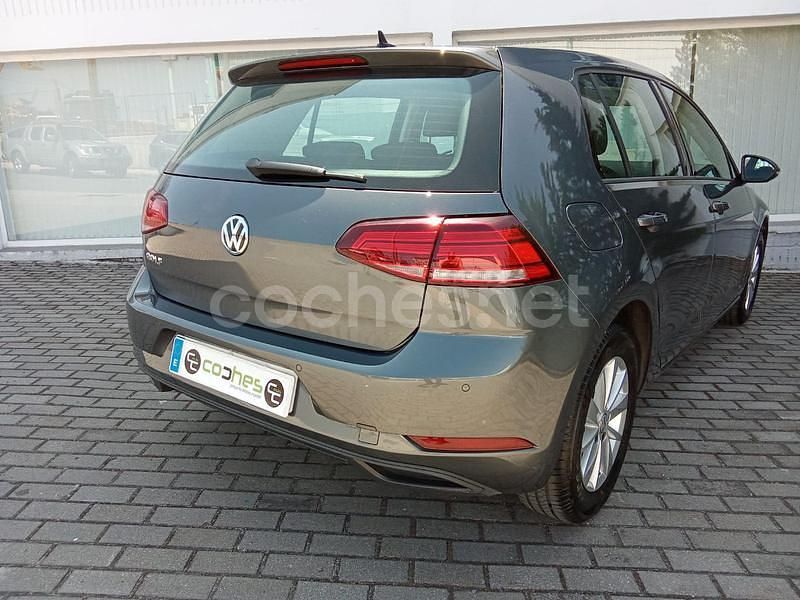 Usado VW Golf VII Advance 115 CV (84 kW) 2019 Gris / plata Berlina