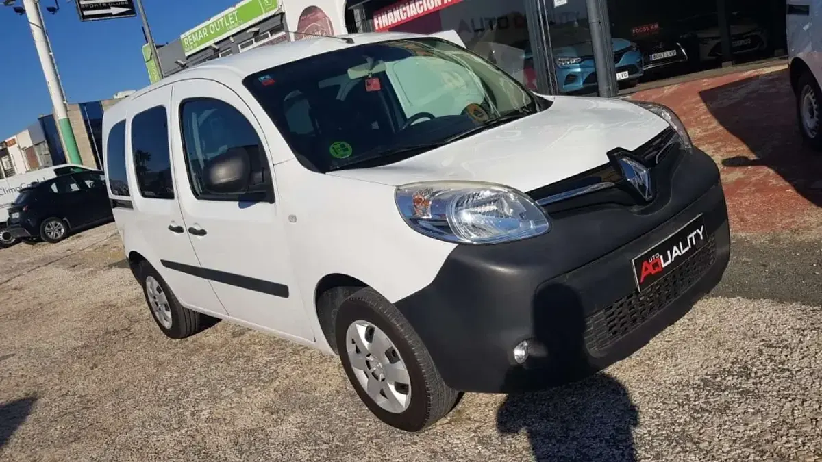 Usado Renault Kangoo 75 CV (55 kW) 2019 Blanco Monovolumen