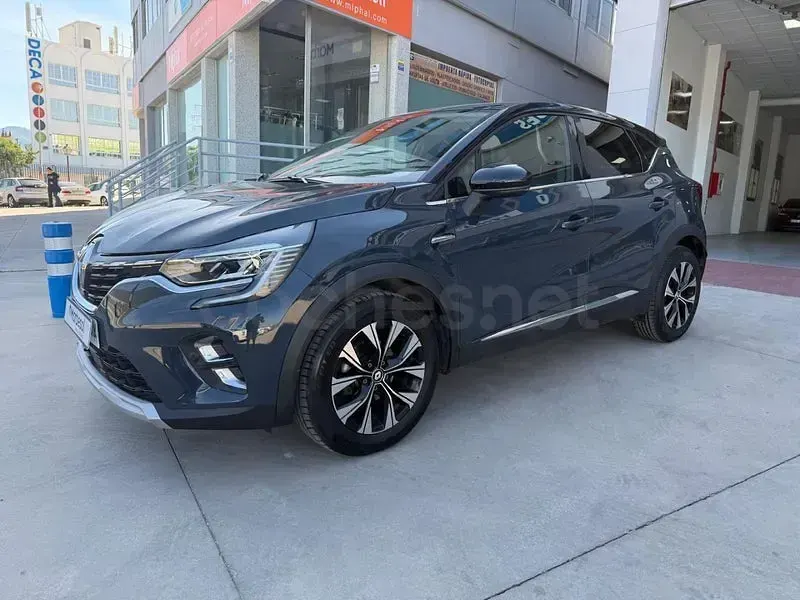 Usado Renault Captur Techno 90 CV (66 kW) 2023 Gris / plata SUV