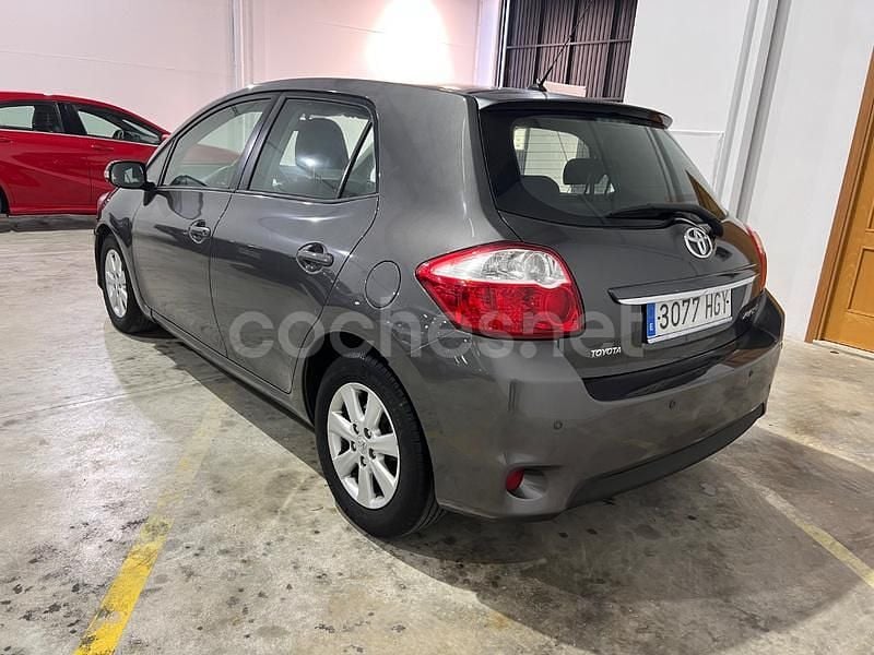 Usado Toyota Auris Active 90 CV (66 kW) 2011 Negro Berlina