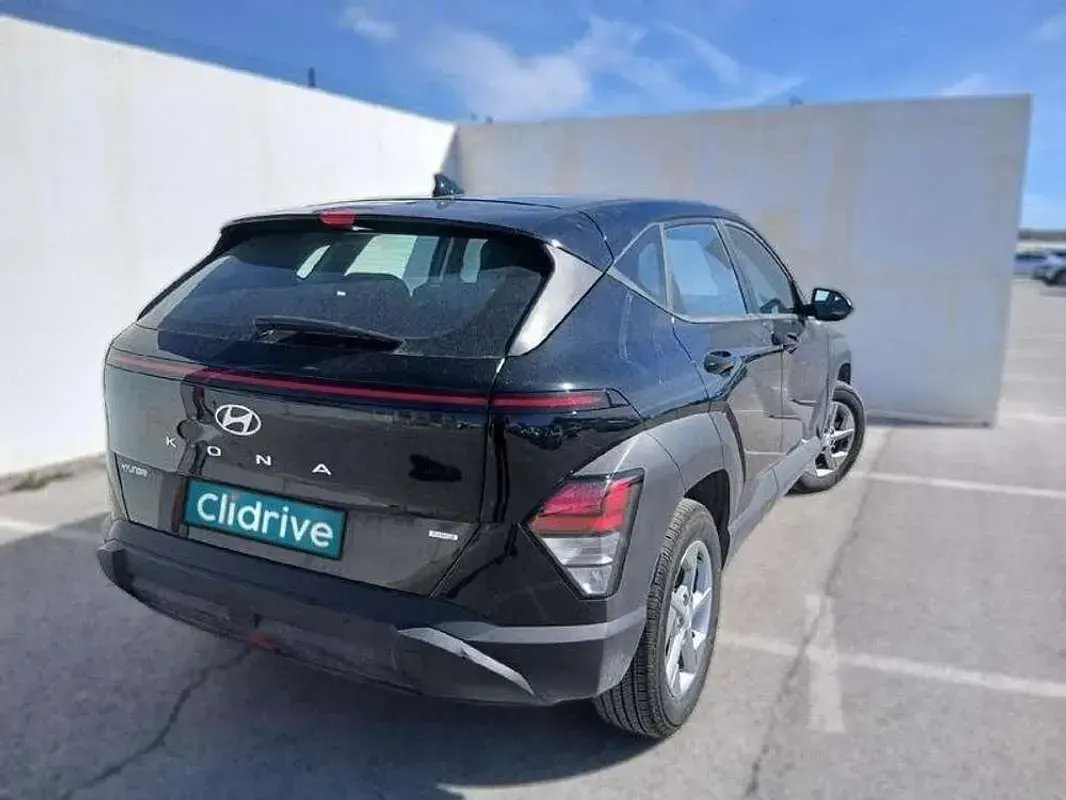 Usado Hyundai Kona 105 CV (77 kW) 2024 Negro SUV