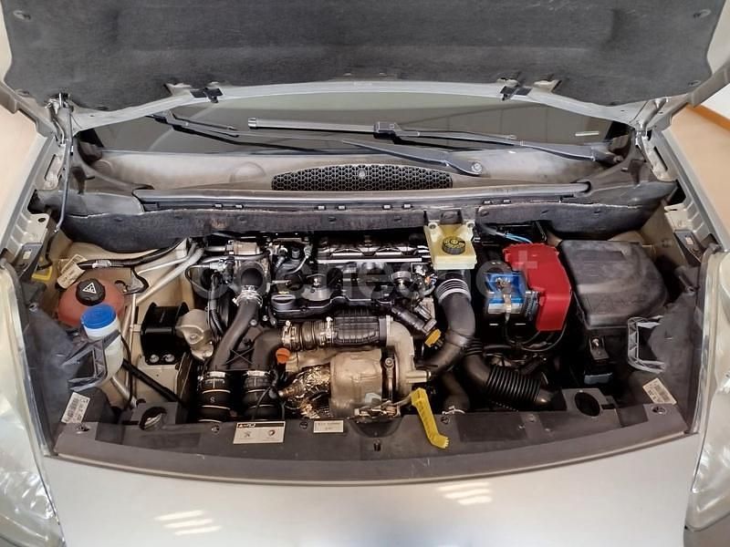 Usado Peugeot Partner Tepee Active 92 CV (67 kW) 2015 Gris / plata Monovolumen