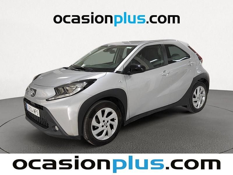 Gris Usado 2024 Toyota Aygo Play Utilitario | 13.900 € (Precio justo) - Imagen 1/4