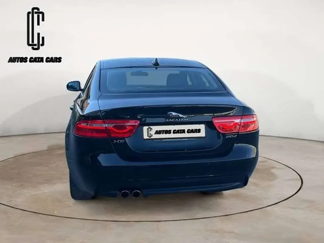 Usado Jaguar XE Pure 179 CV (131 kW) 2017 Negro Berlina