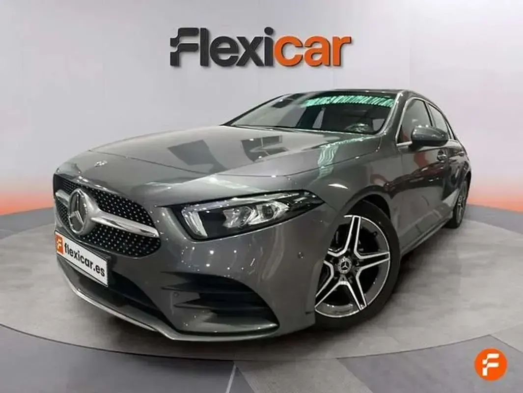 Usado Mercedes A180 116 CV (85 kW) 2019 Gris Utilitario