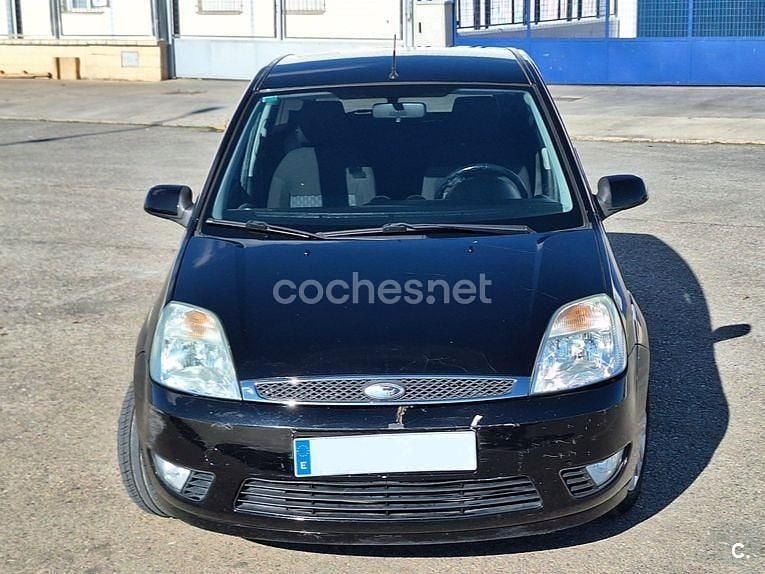 Usado Ford Fiesta 68 CV (50 kW) 2005 Negro Berlina