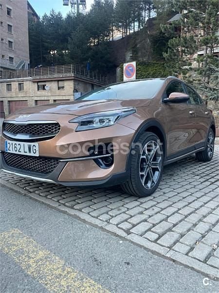Usado Kia XCeed 160 CV (117 kW) 2022 Marrón SUV