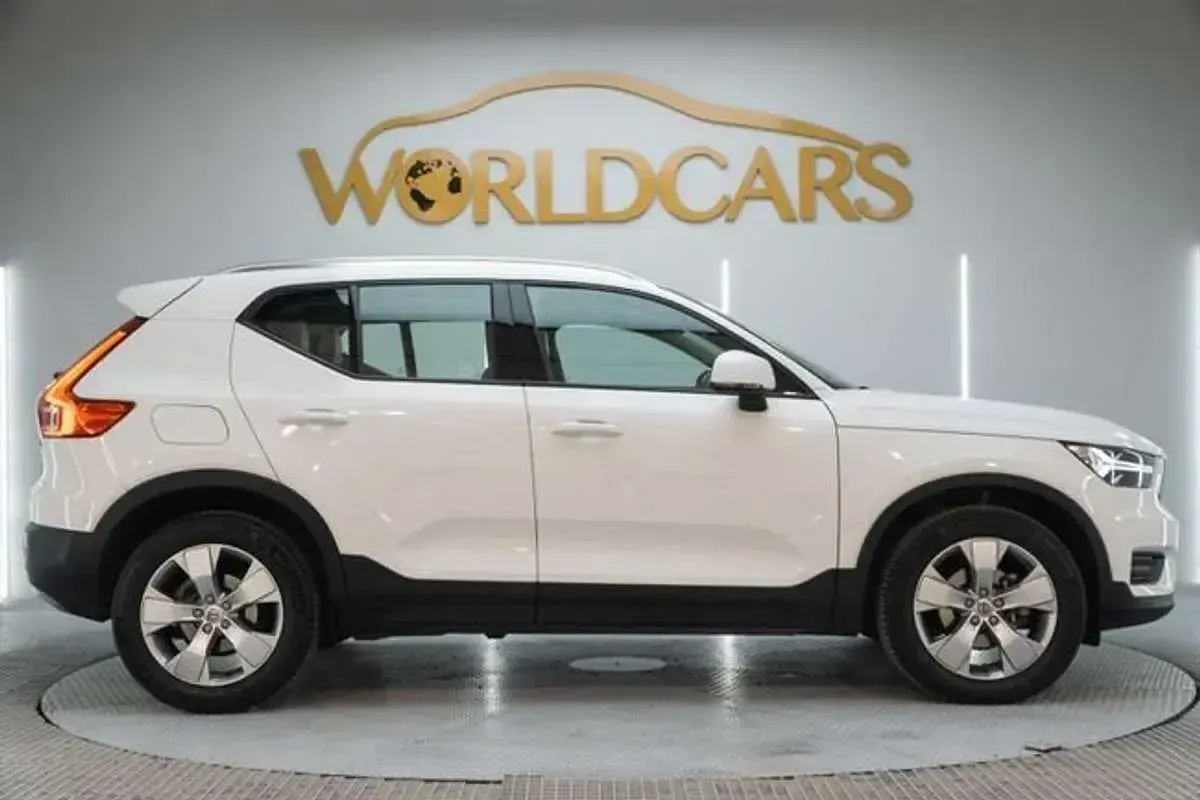 Usado Volvo XC40 Momentum 163 CV (119 kW) 2019 Blanco SUV