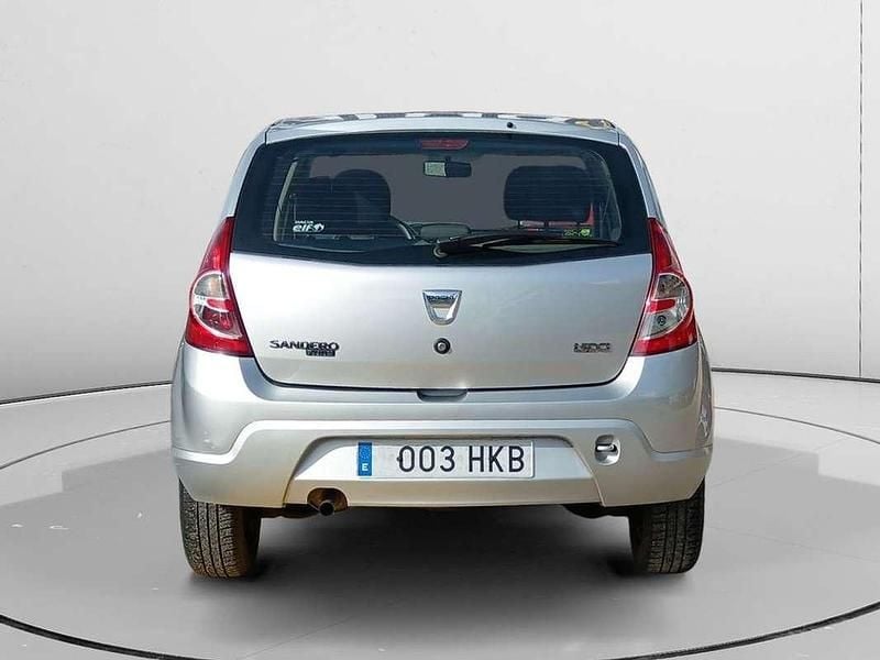 Usado Dacia Sandero 75 CV (55 kW) 2012 Gris Utilitario