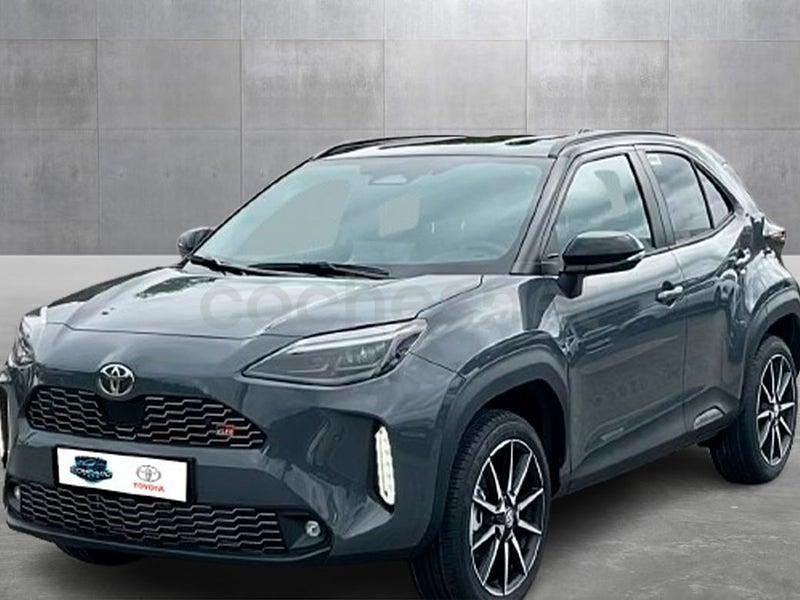 Usado Toyota Yaris Cross Sport 132 CV (97 kW) 2025 Gris / plata SUV