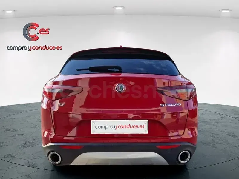 Usado Alfa Romeo Stelvio Edizione Speciale 210 CV (154 kW) 2017 Rojo SUV
