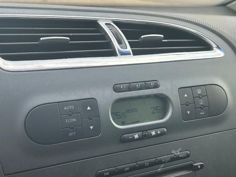 Usado Seat Leon Sport 140 CV (102 kW) 2005 Negro Utilitario