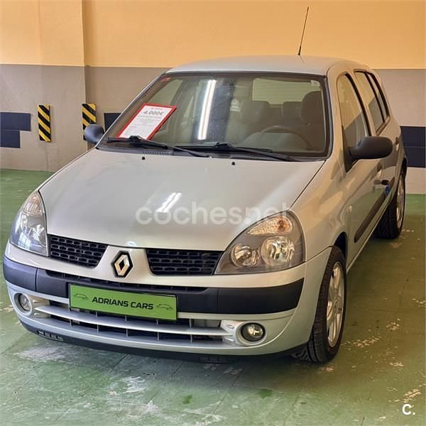 Usado Renault Clio II Authentique 80 CV (58 kW) 2003 Gris / plata Berlina