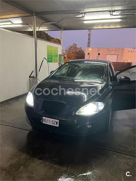 Usado Seat Leon Reference 105 CV (77 kW) 2010 Negro Berlina