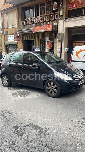 Usado Mercedes A180 Elegance 109 HP (80 kW) 2010 Preto Monovolume