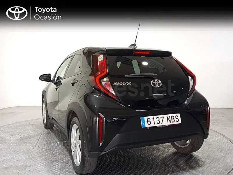 Usado Toyota Aygo X Play 72 CV (52 kW) 2025 Negro SUV