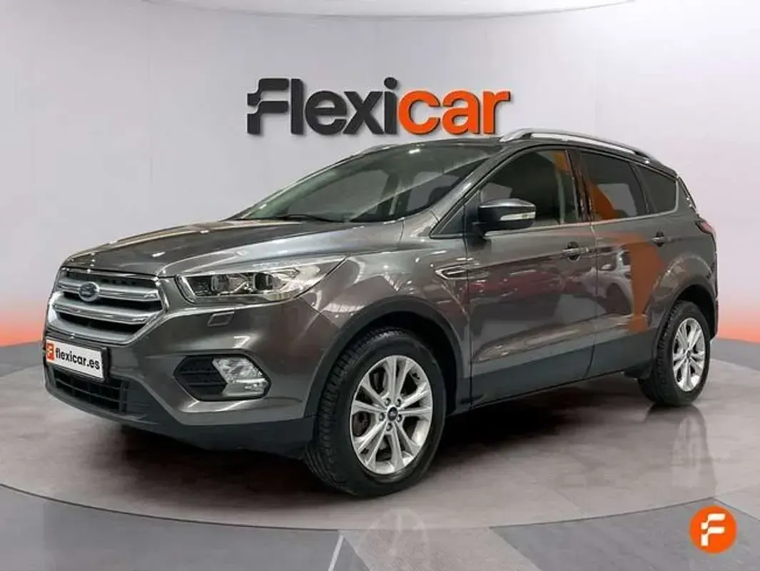 Usado Ford Kuga Trend+ 150 CV (110 kW) 2018 Gris SUV