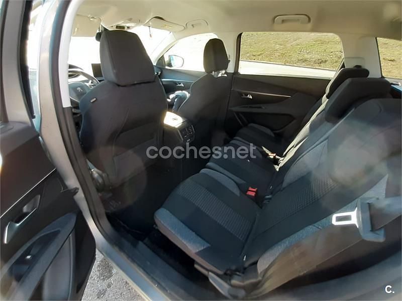 Usado Peugeot 5008 Active 130 CV (95 kW) 2020 Gris / plata SUV