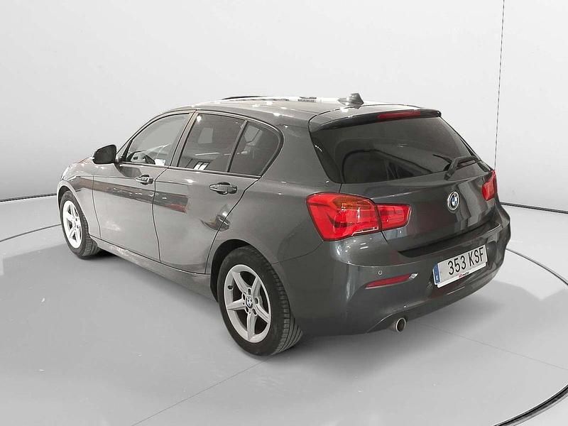 Usado BMW 116 Advantage 109 CV (80 kW) 2018 Gris Utilitario
