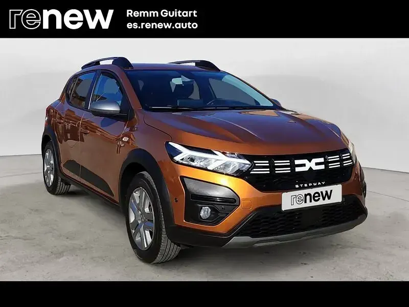 Usado Dacia Sandero Expression 91 CV (66 kW) 2023 Naranja Berlina
