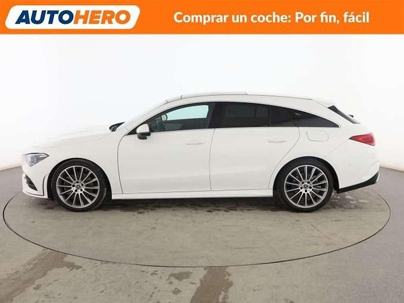 Usado Mercedes CLA200 Shooting Brake AMG line 150 CV (110 kW) 2023 Blanco Familiar