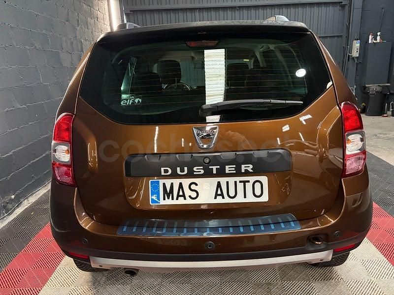 Usado Dacia Duster Lauréate 109 CV (80 kW) 2014 Marrón SUV