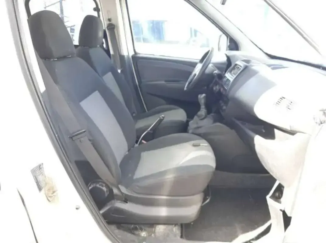 Używany Fiat Doblò Active 75 KM (55 kW) 2011 Biały Minivan